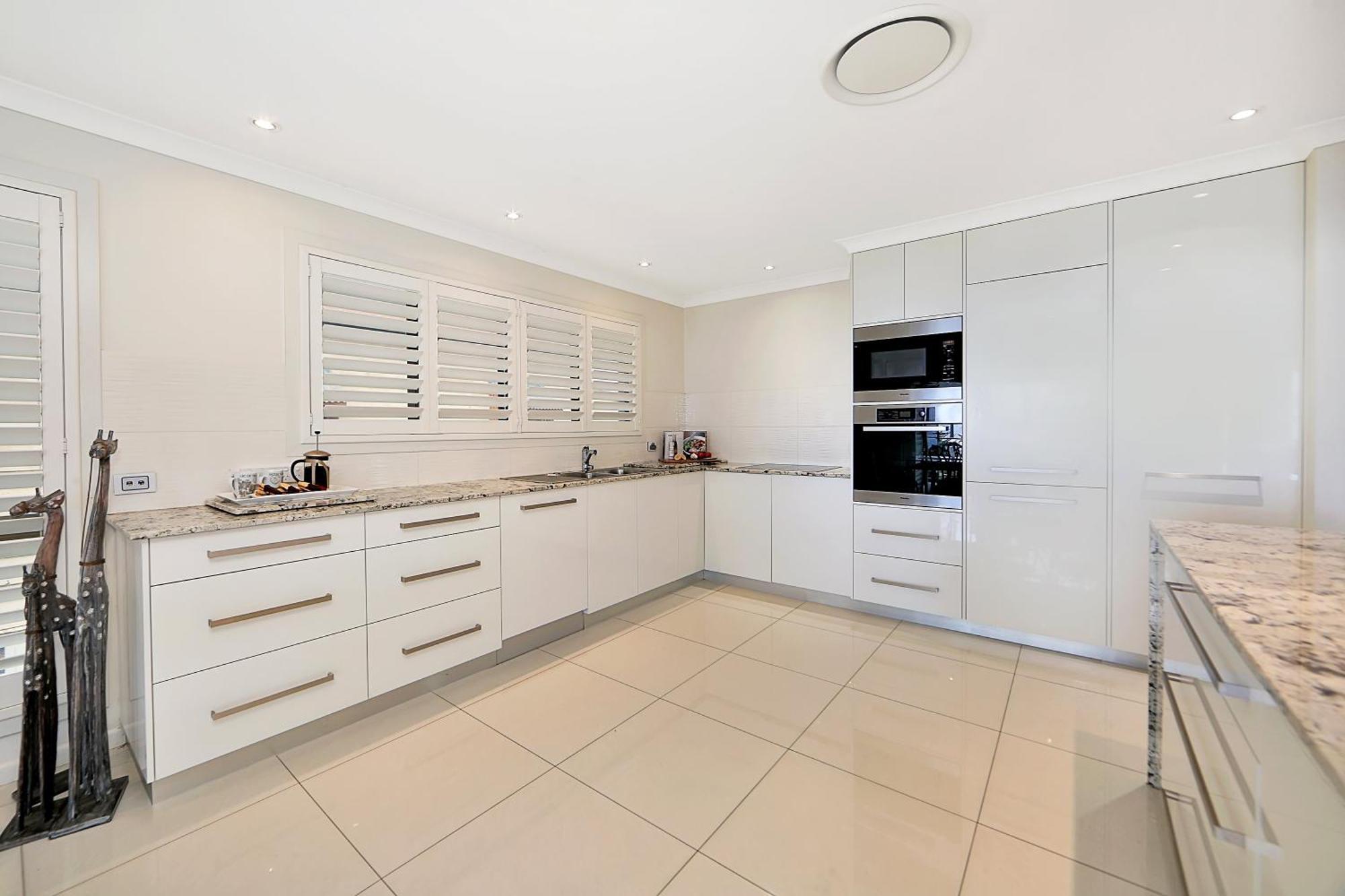 Nautilus Beachside Apartments Bargara Room photo