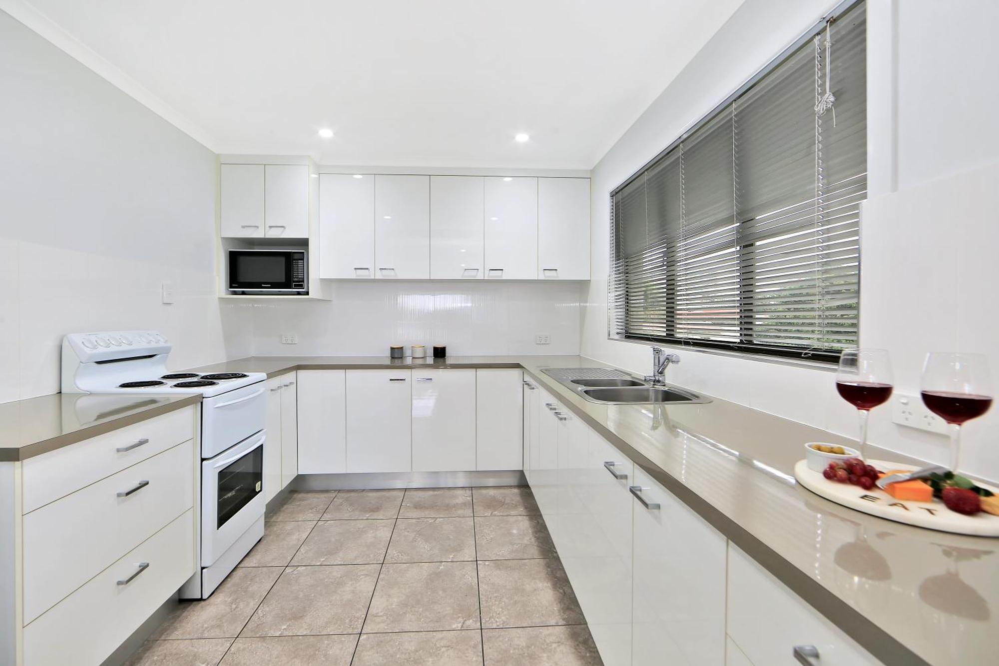 Nautilus Beachside Apartments Bargara Room photo