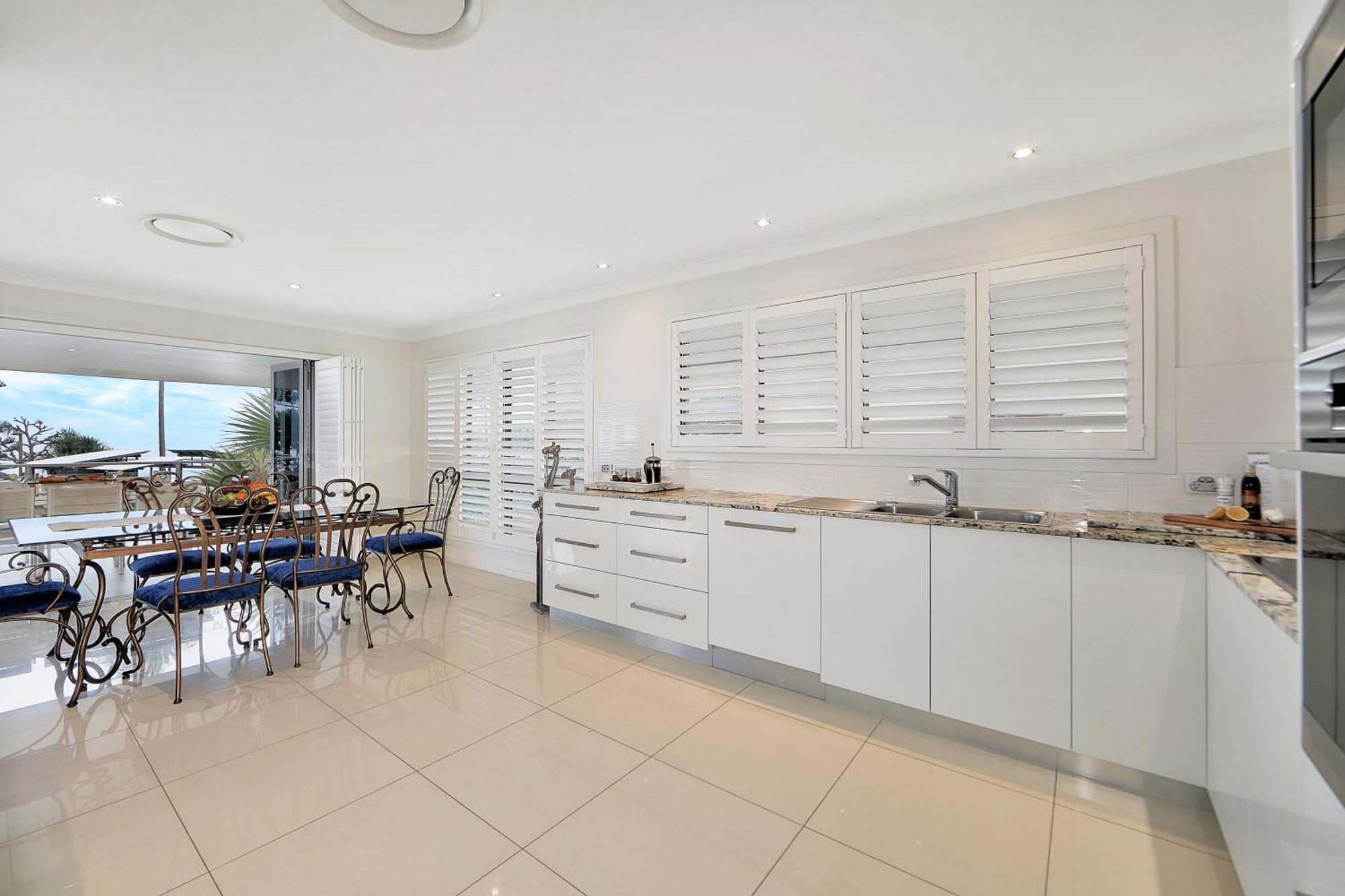 Nautilus Beachside Apartments Bargara Room photo
